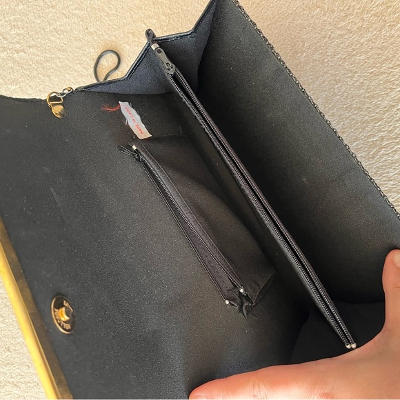 Vintage 80s Black Mesh Evening Clutch with Gold Trim - Picture 9 of 16